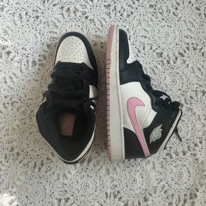 Air Jordan 1 mid white light arctic pink